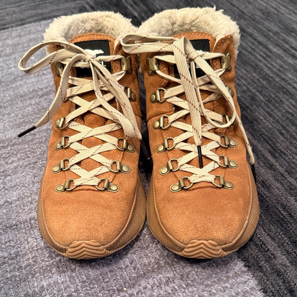 Women's Sorel Tan Fur-Lined Shoe Boots